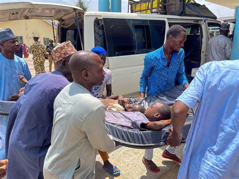 Female suicide bombers kill at least 18 in Nigeria .